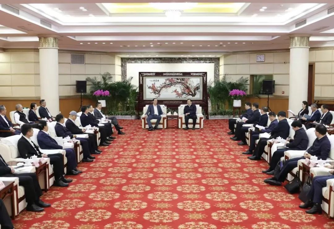 amjs澳金沙门集团董事长李军受邀出席华中科技大学第十六届企业家论坛，并发表演讲
