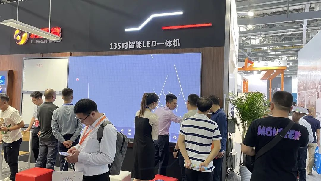 amjs澳金沙门教育新品及解决方案惊艳亮相81届教装展